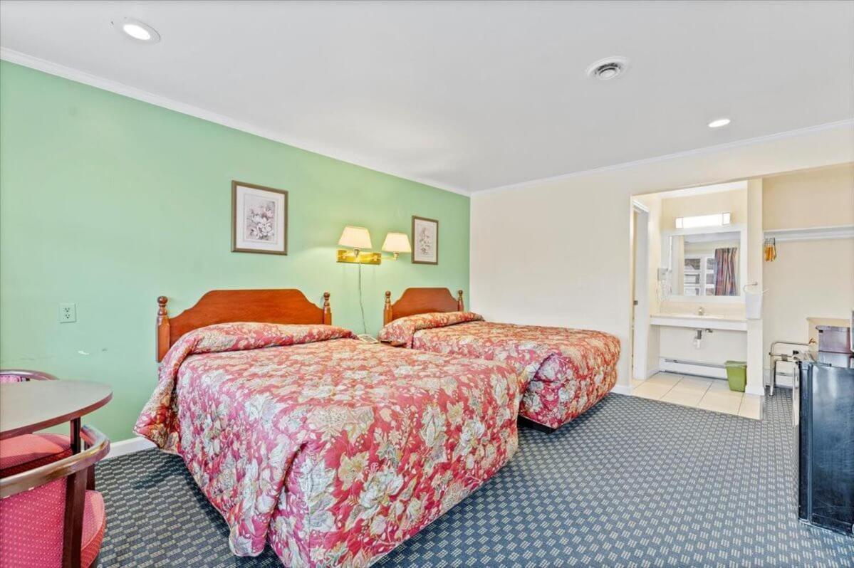 Top Hill Motel Saratoga Springs Dış mekan fotoğraf