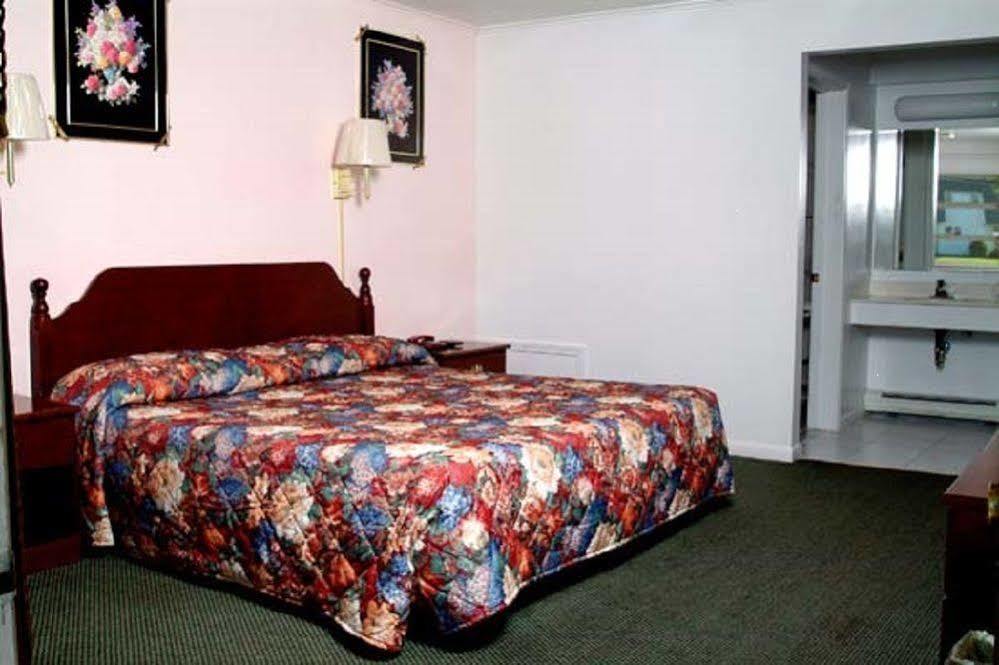 Top Hill Motel Saratoga Springs Dış mekan fotoğraf