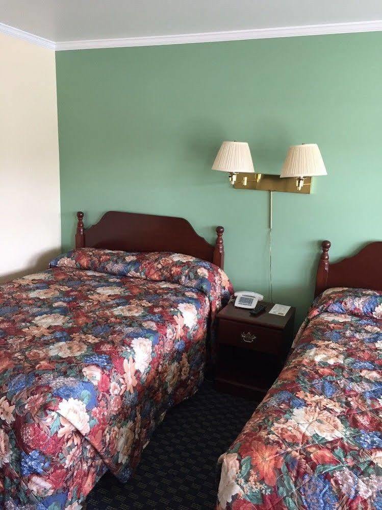 Top Hill Motel Saratoga Springs Dış mekan fotoğraf