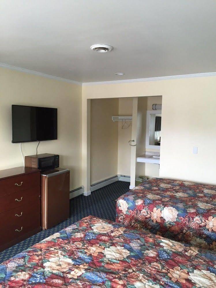 Top Hill Motel Saratoga Springs Dış mekan fotoğraf