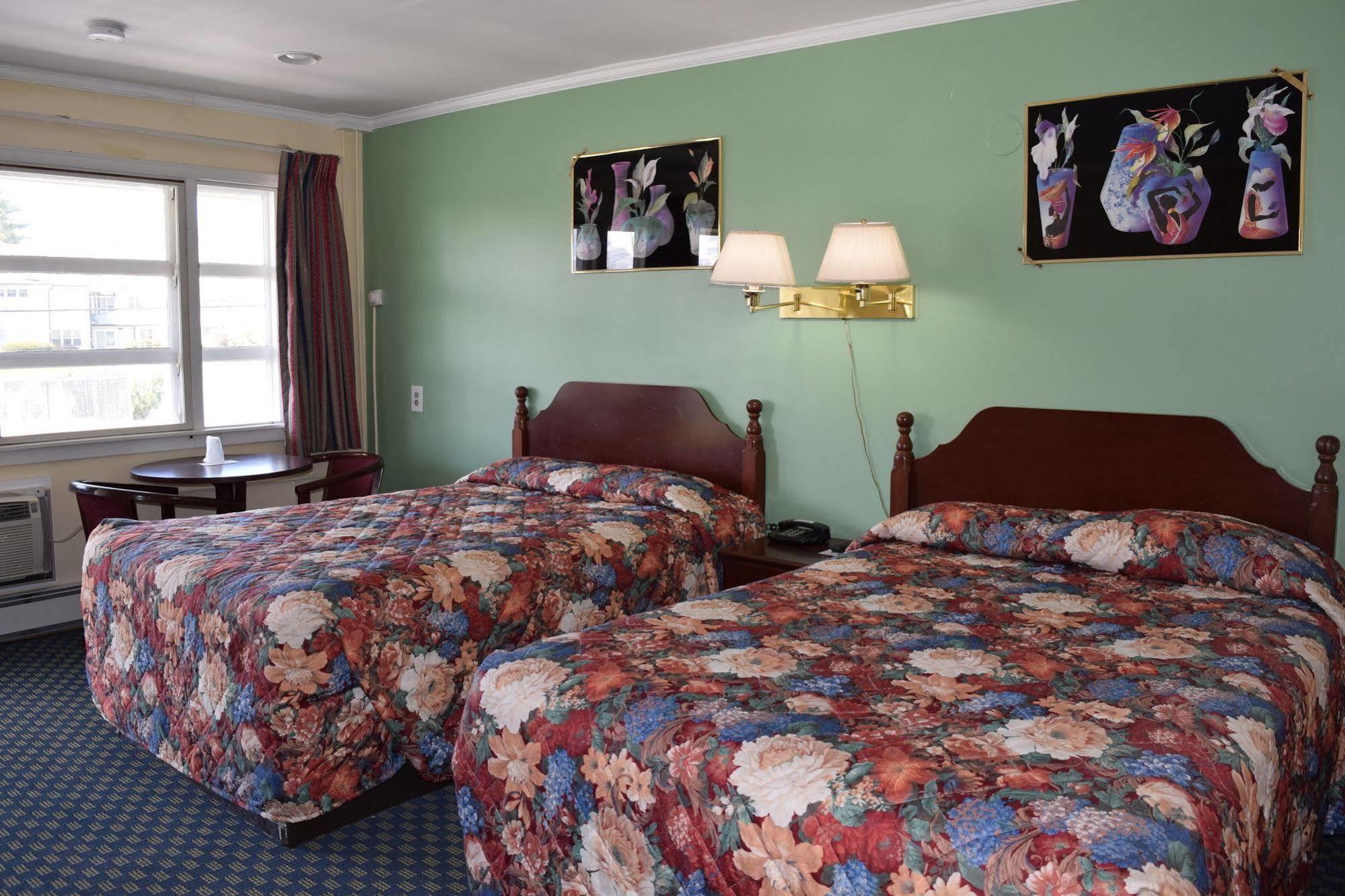 Top Hill Motel Saratoga Springs Dış mekan fotoğraf